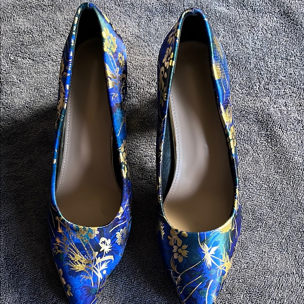 Elegant Blue and Gold Floral Women's Heels